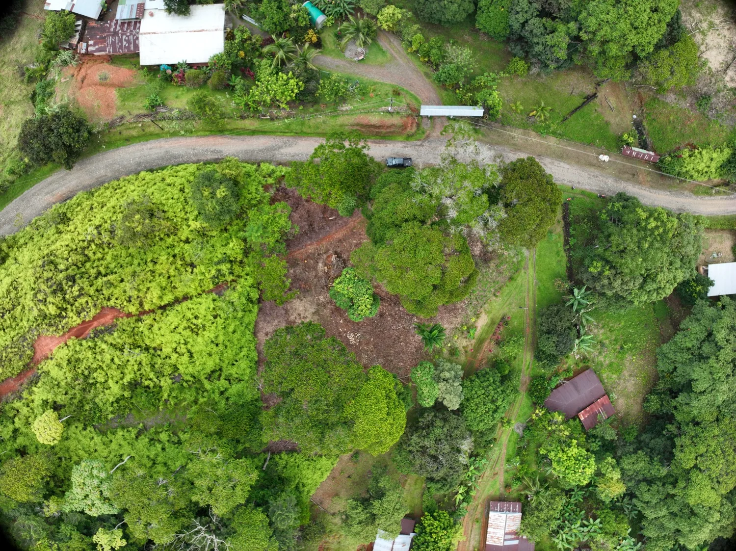 Vista aérea de la propiedad y los lotes